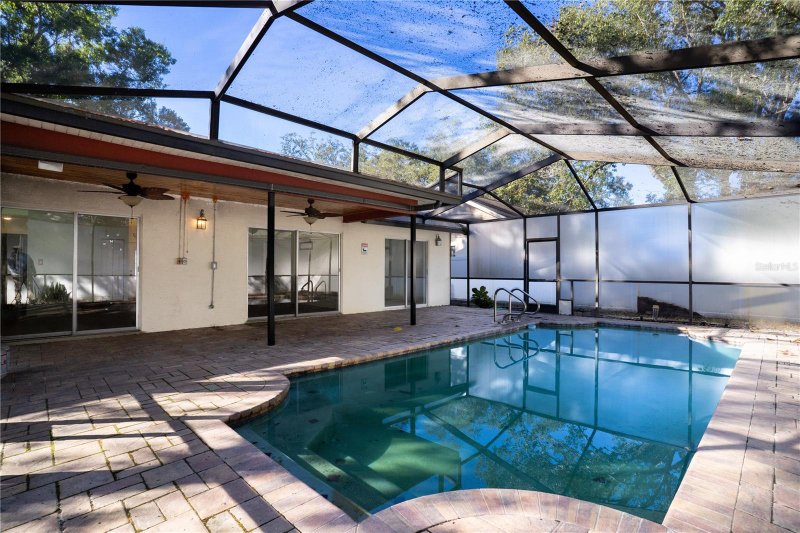 1410 Club Drive - Photo 4 of 19