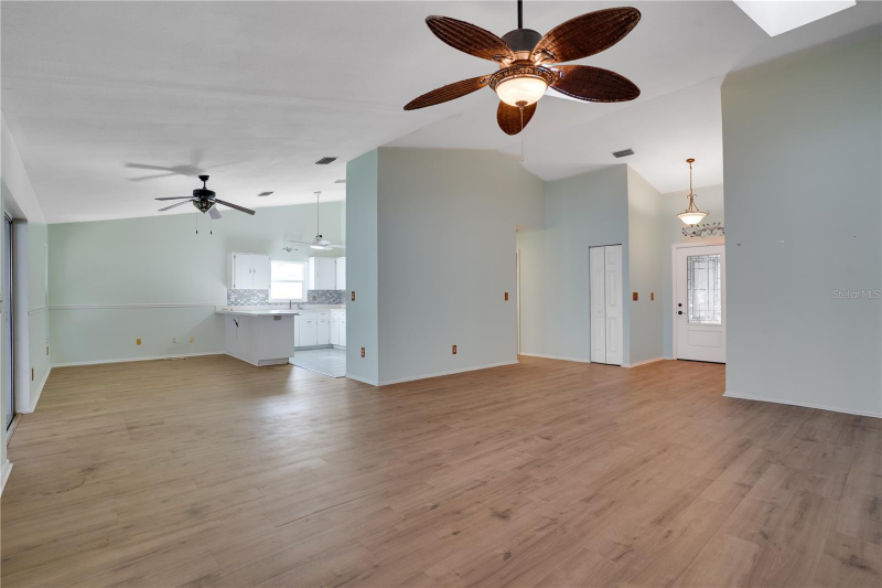 1410 Club Drive - Photo 7 of 19