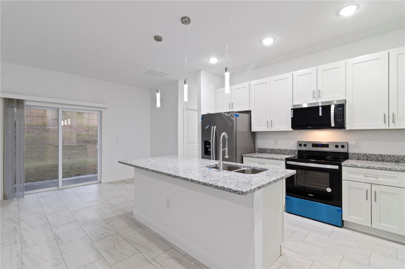 1985 West Corrine Street - Photo 4 of 20