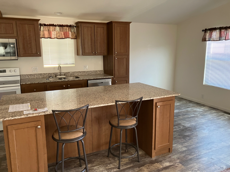 880 Montecito Dr - Photo 2 of 10