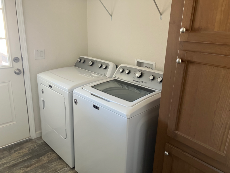 880 Montecito Dr - Photo 5 of 10