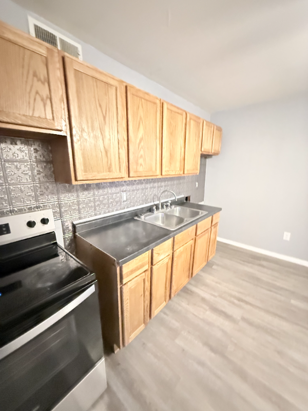 1328 Longfellow Drive - Photo 3 of 10