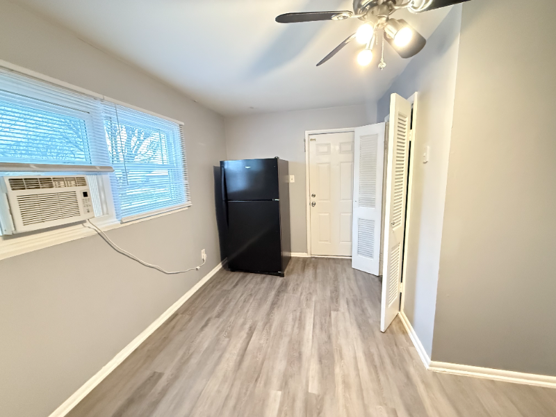 1328 Longfellow Drive - Photo 4 of 10