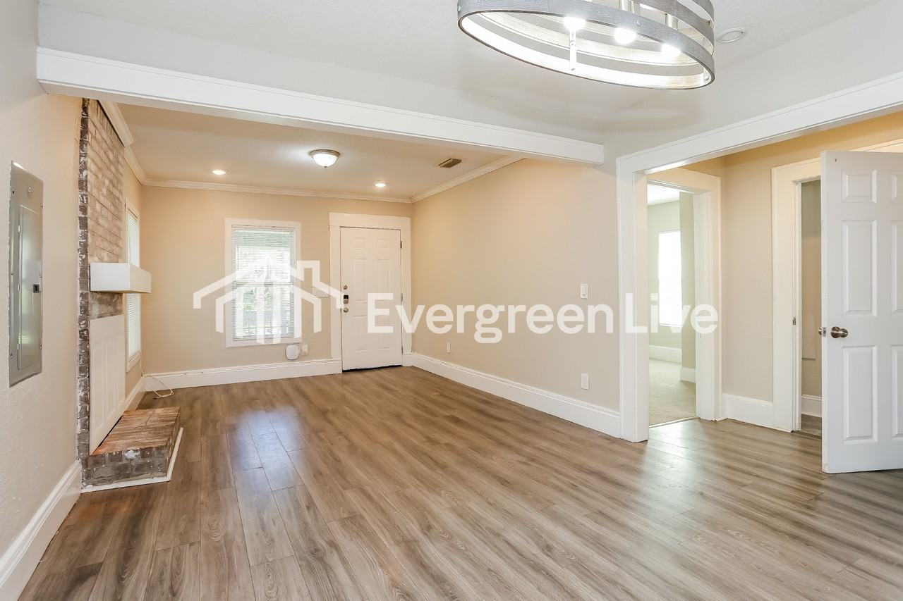 808 Westbrook Rd - Photo 4 of 16