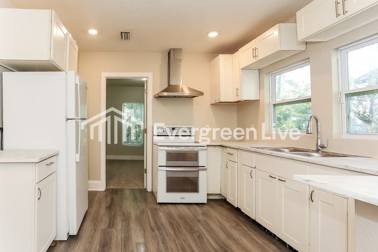 808 Westbrook Rd - Photo 5 of 16