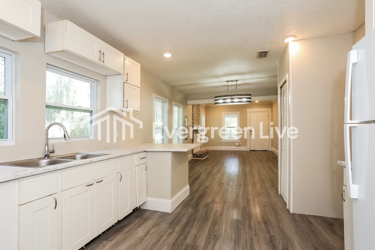 808 Westbrook Rd - Photo 6 of 16