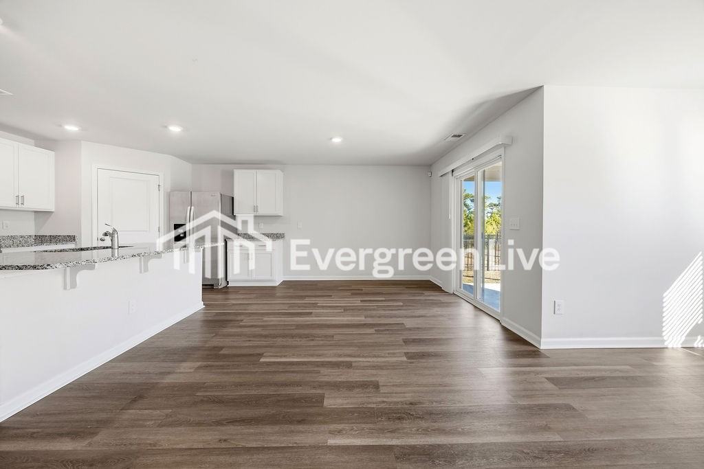 1233 Beechridge Ct - Photo 7 of 32