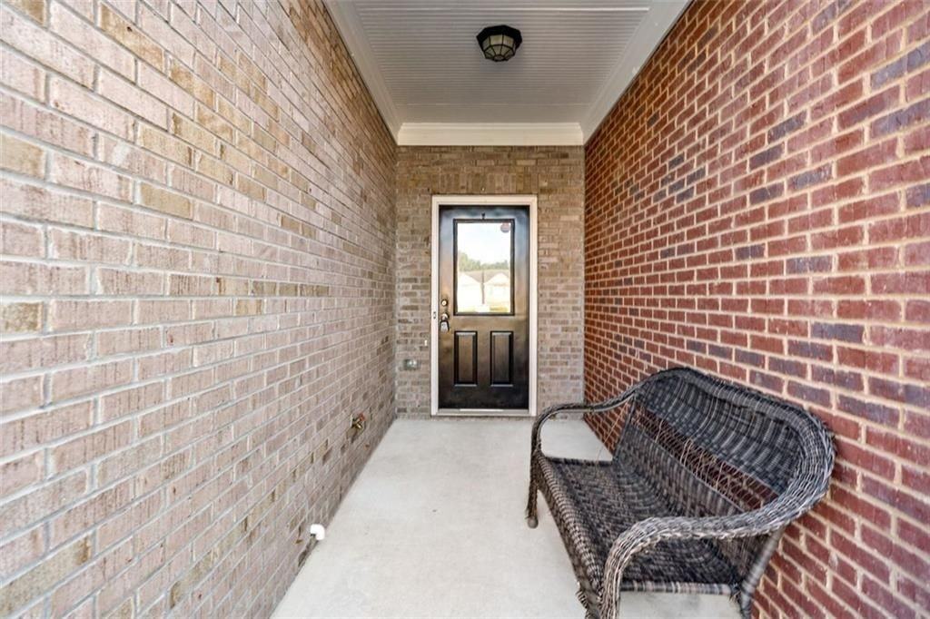 204 Britt Drive South - Photo 2 of 33