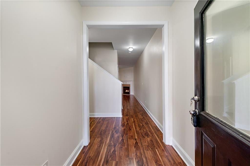 204 Britt Drive South - Photo 3 of 33