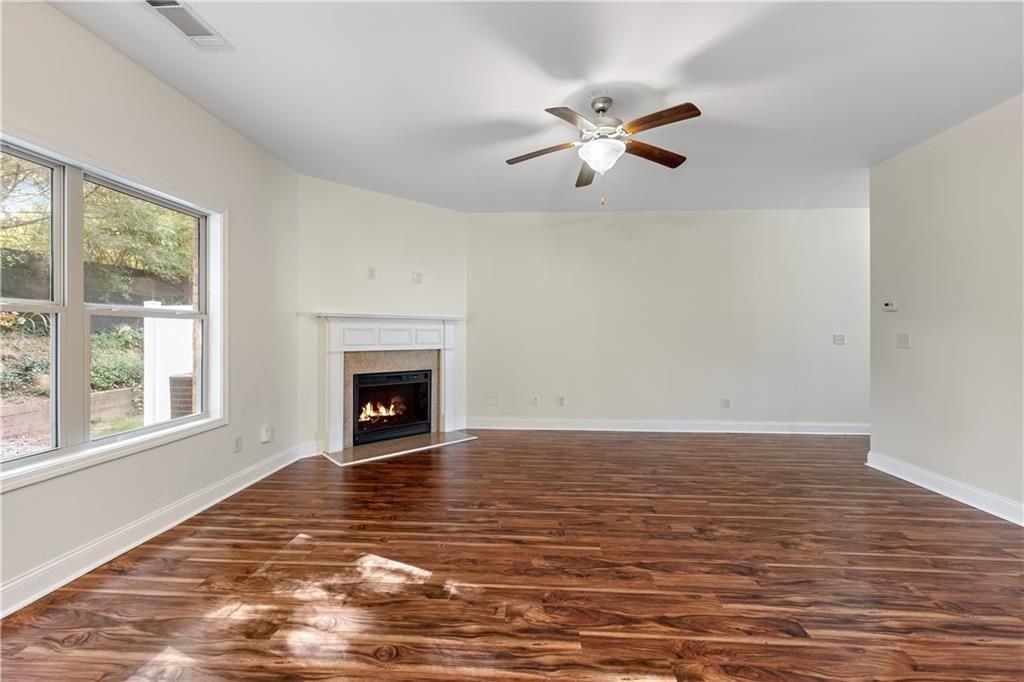 204 Britt Drive South - Photo 4 of 33