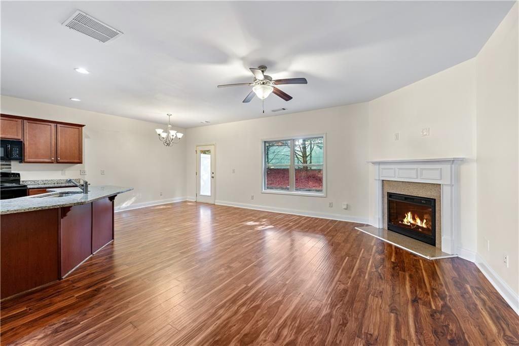 204 Britt Drive South - Photo 5 of 33