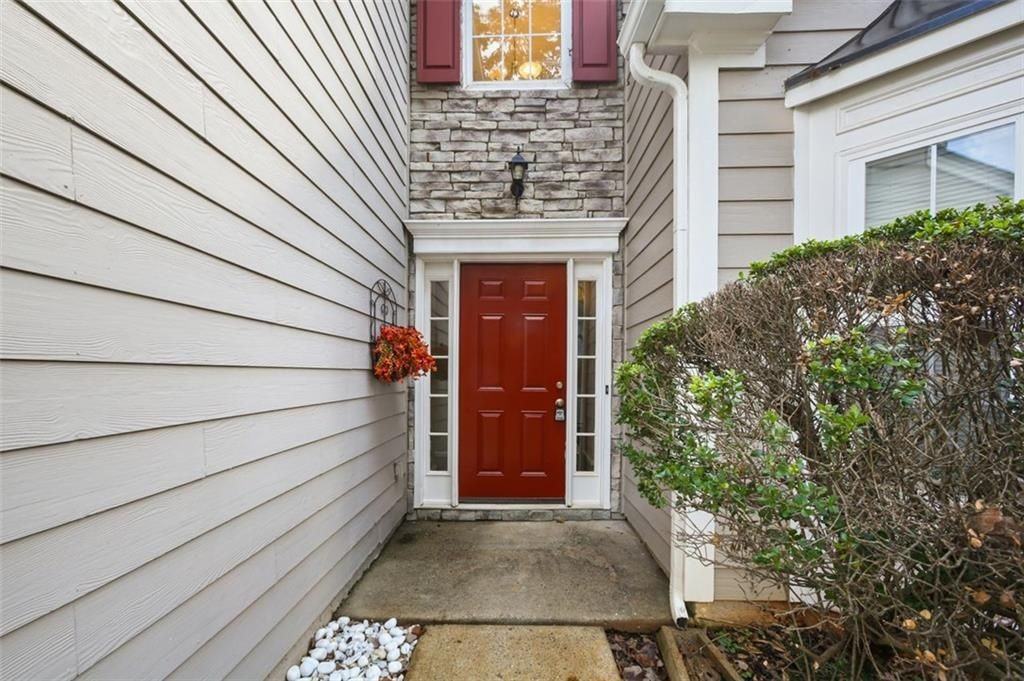 1442 Glenover Circle - Photo 2 of 33