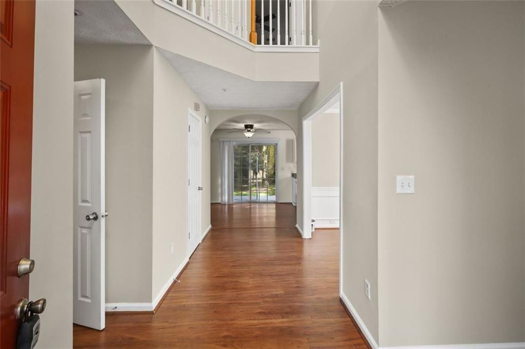 1442 Glenover Circle - Photo 4 of 33