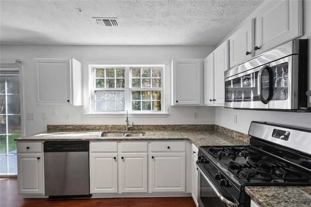 1442 Glenover Circle - Photo 7 of 33