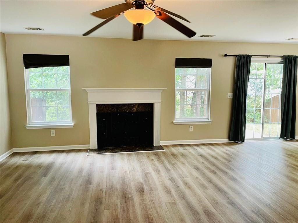 2430 Mayfair Dr - Photo 3 of 19