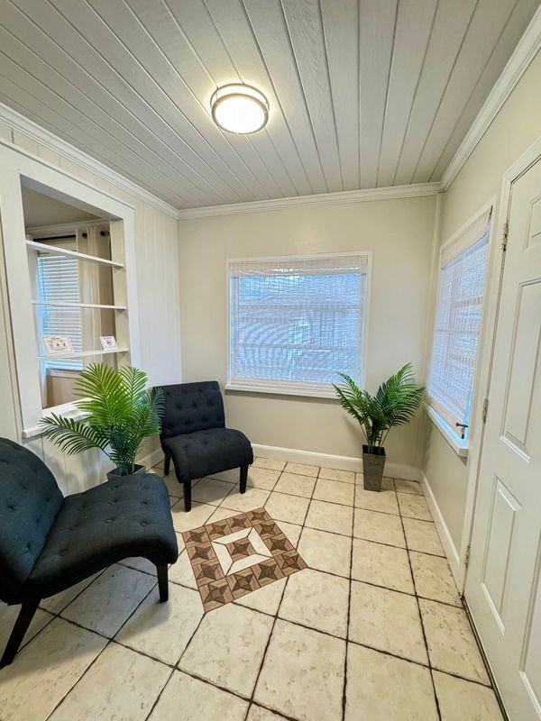 1631 Thacker Avenue - Photo 3 of 20