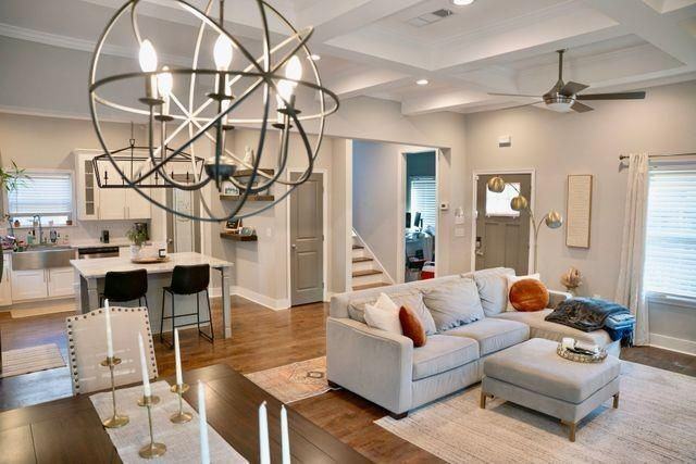 1005 Birch Street Southwest - Photo 4 of 31