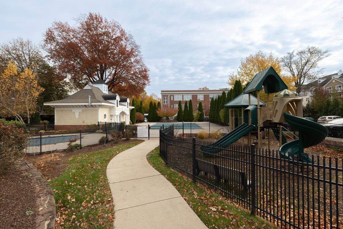 49 Park Place Circle - Photo 2 of 18