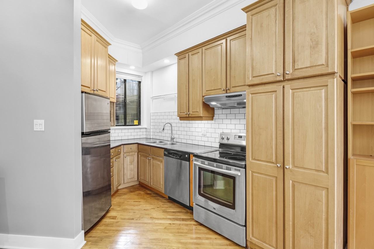 250 Carlton Street #A - Photo 7 of 34