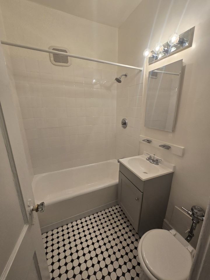 42 Kelly Parkway - Photo 4 of 9