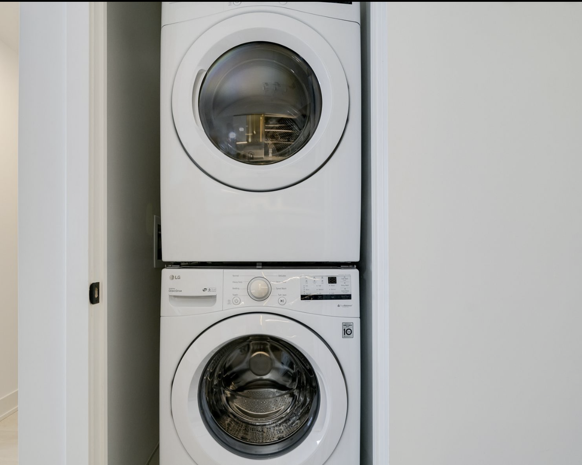 1285 Queen Street East #404 - Photo 6 of 12