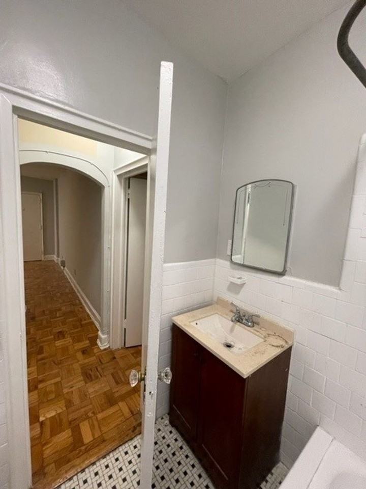 1916 R Street - Photo 4 of 18
