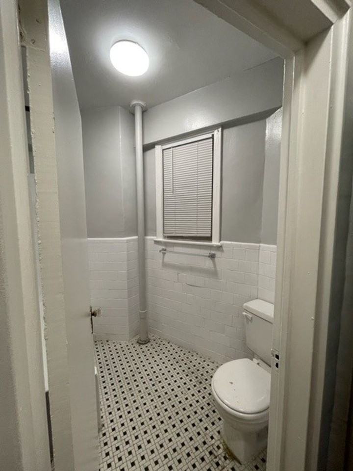 1916 R Street - Photo 2 of 18
