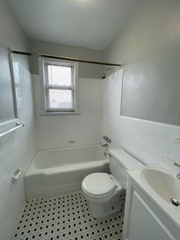 1916 R Street - Photo 2 of 30