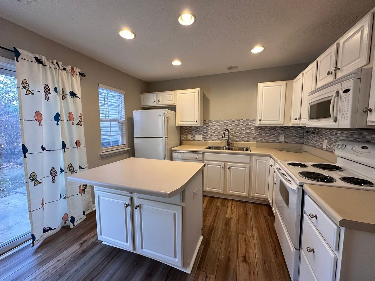 1515 Maypine Commons Way - Photo 5 of 19