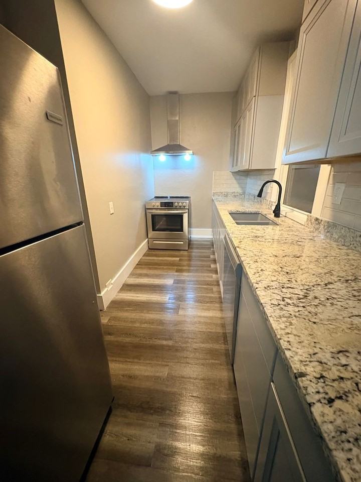 1326 Chapel Street - Photo 4 of 11