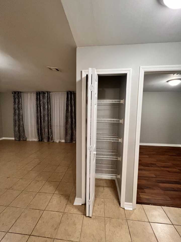 6127 E Clay St #NA - Photo 5 of 13