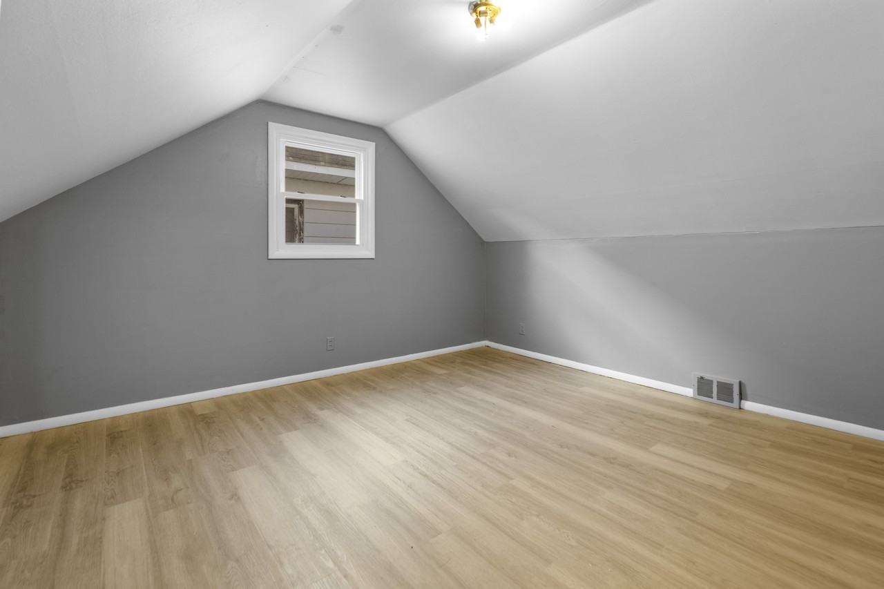 60 Leslie Avenue #NA - Photo 2 of 6