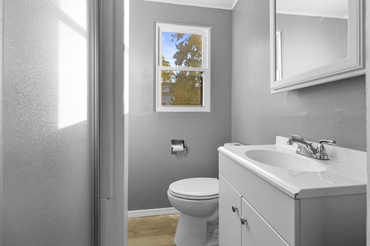 60 Leslie Avenue #NA - Photo 3 of 6