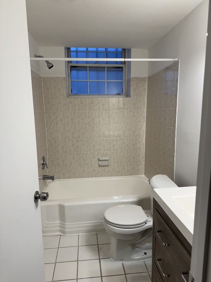 11 46th Street Southeast #B1 - Photo 4 of 11