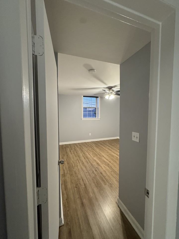 11 46th Street Southeast #B1 - Photo 5 of 11