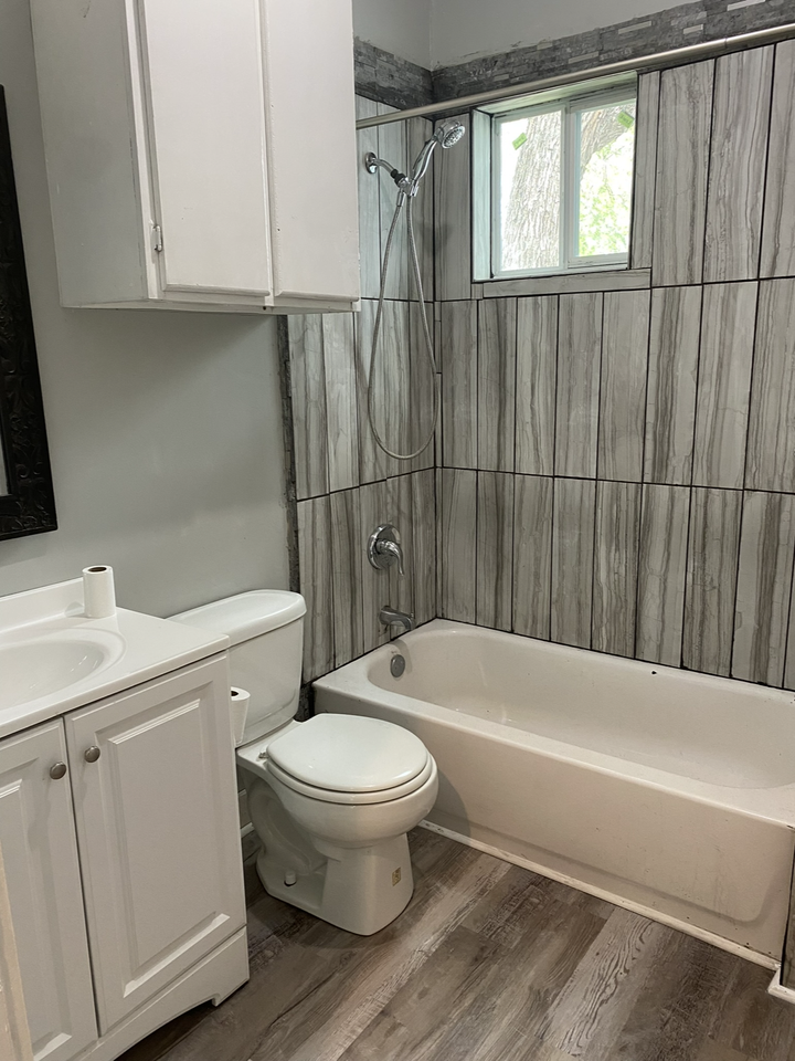 1914 South Pine Street #NA - Photo 7 of 9