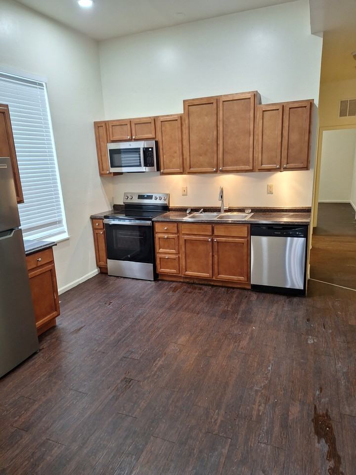 1900 Mallinckrodt Street #1stFL - Photo 3 of 12