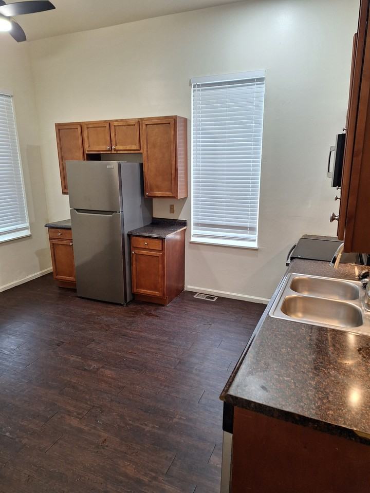 1900 Mallinckrodt Street #1stFL - Photo 4 of 12