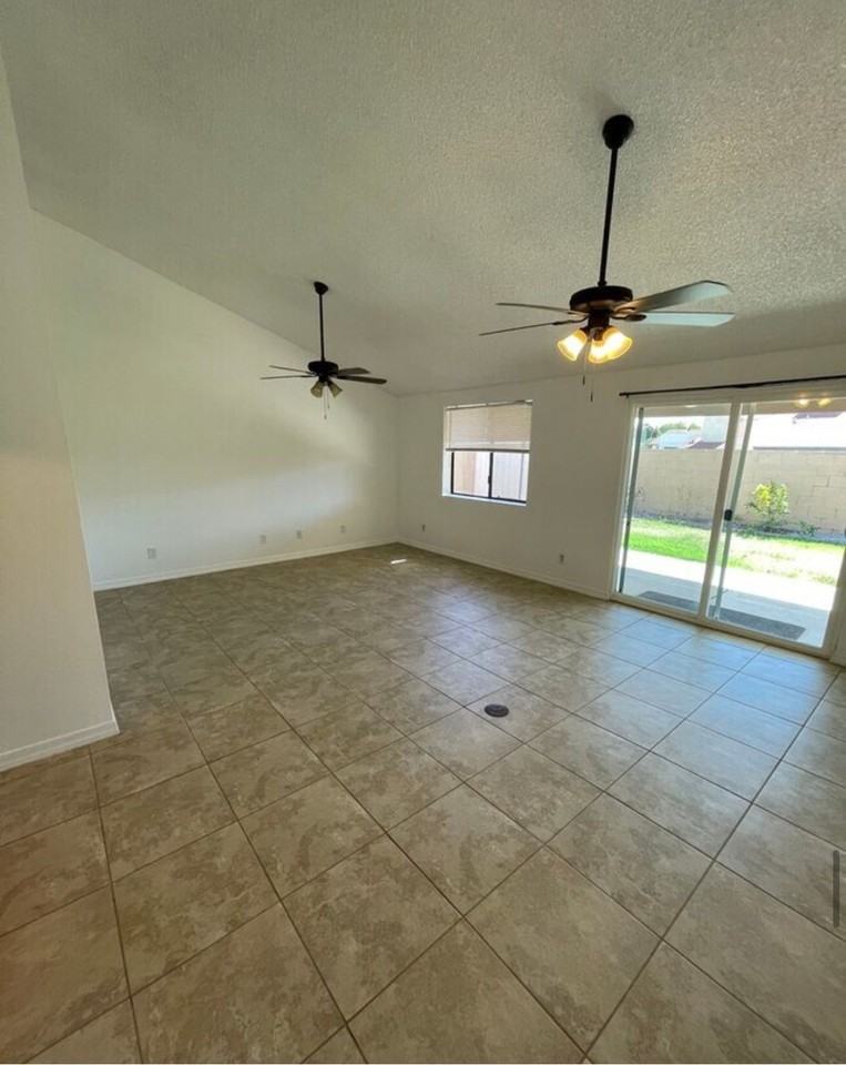 1627 West 13th Street #1627 - Photo 3 of 11