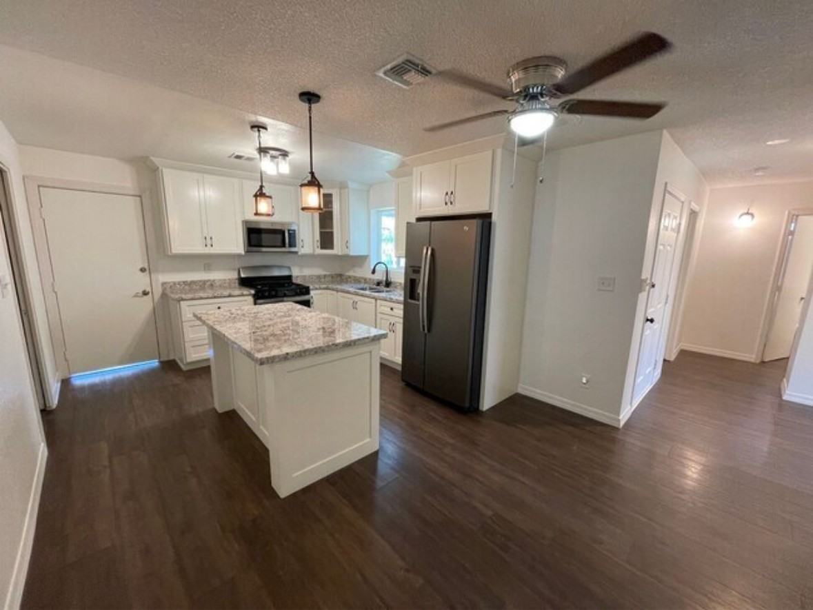 1627 West 13th Street #1627 - Photo 5 of 11