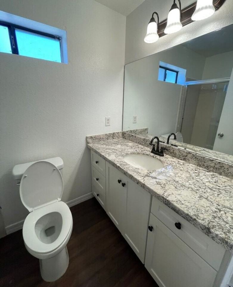 1627 West 13th Street #1627 - Photo 6 of 11