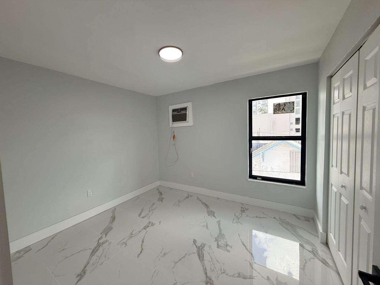 817 Northwest 2nd Street #4 - Photo 3 of 10