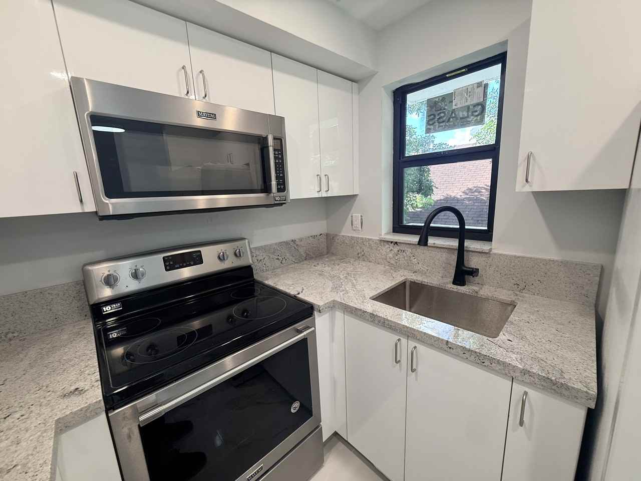 817 Northwest 2nd Street #4 - Photo 5 of 10