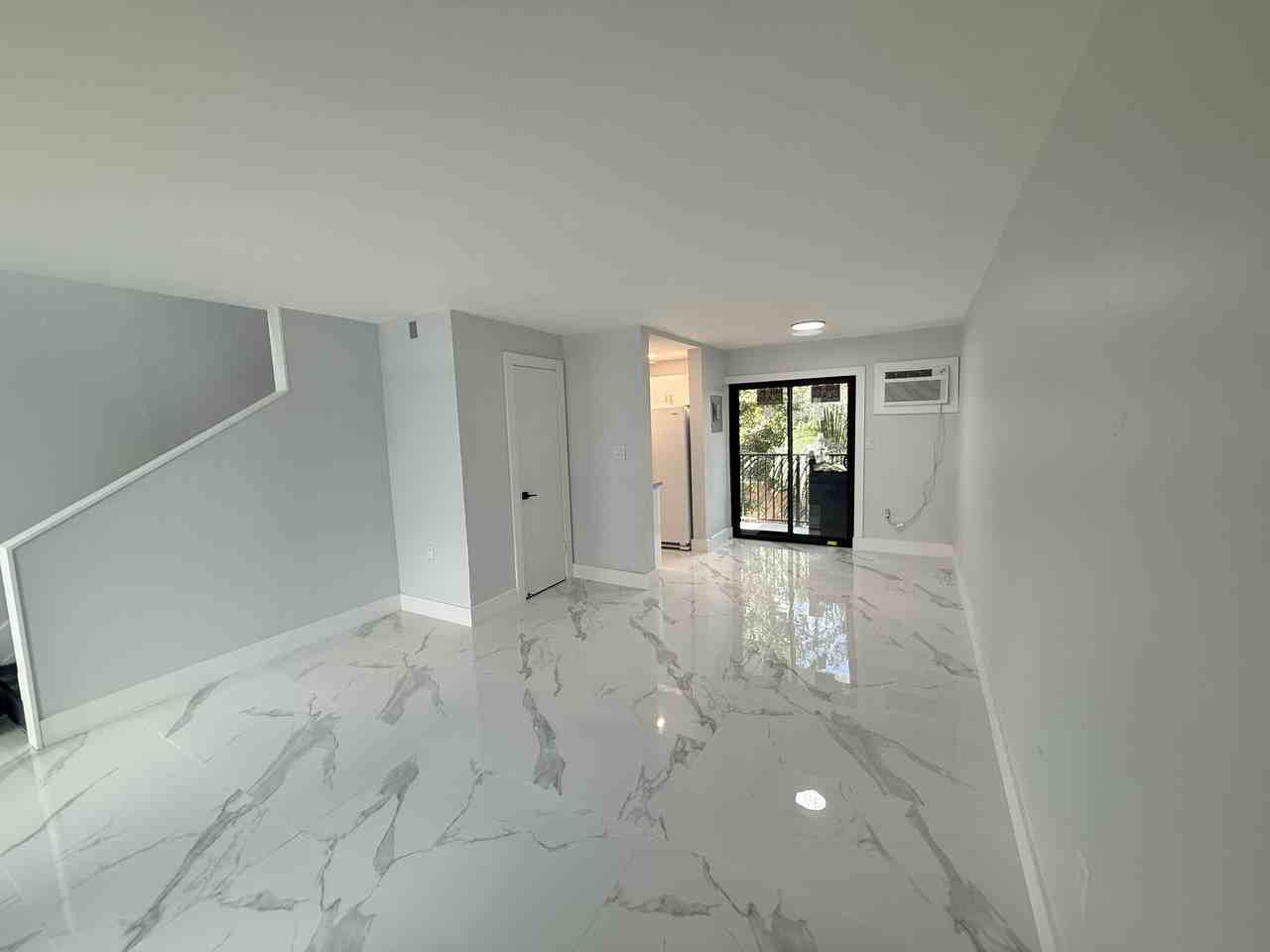 817 Northwest 2nd Street #4 - Photo 6 of 10