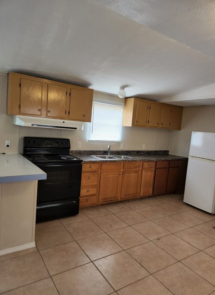 421 East Zipp Road #NA - Photo 4 of 8