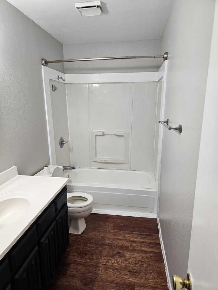 303 West 1st Street #A - Photo 3 of 9