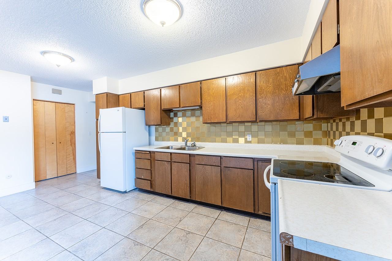 221 12th Avenue - Photo 5 of 11