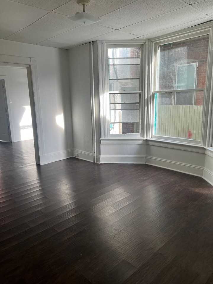 310 E King St - Photo 6 of 11