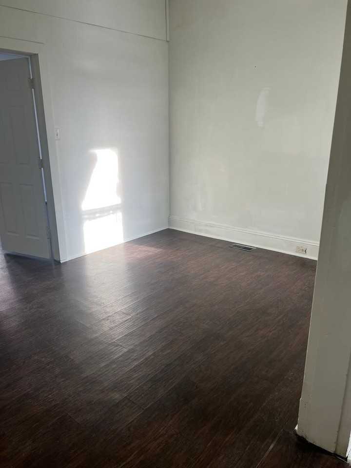 310 E King St - Photo 7 of 11