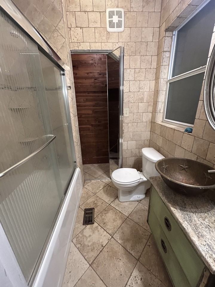 833 5th Avenue North #NA - Photo 6 of 9